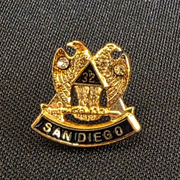 Freemason 32nd Degree Wings Up Lapel Pin San Diego - Picture 1 of 7